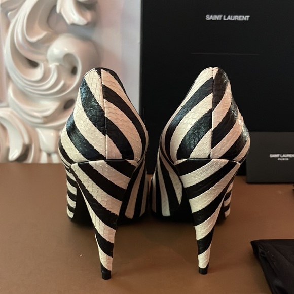 Yves Saint Laurent - NWT - size 40+ heels - Picture 3 of 8